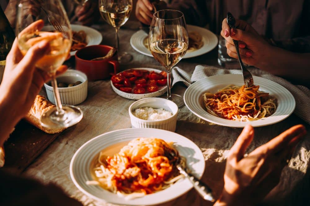 5 Weine zum Abendessen: Eine Verkostungsreise durch erlesene Genüsse